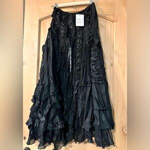 New with Tags Stunning Black Vintage Rose Skirt 🌹